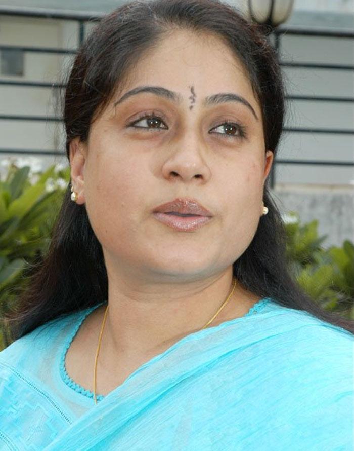 Vijayashanthi Praises Mahesh Cuteness