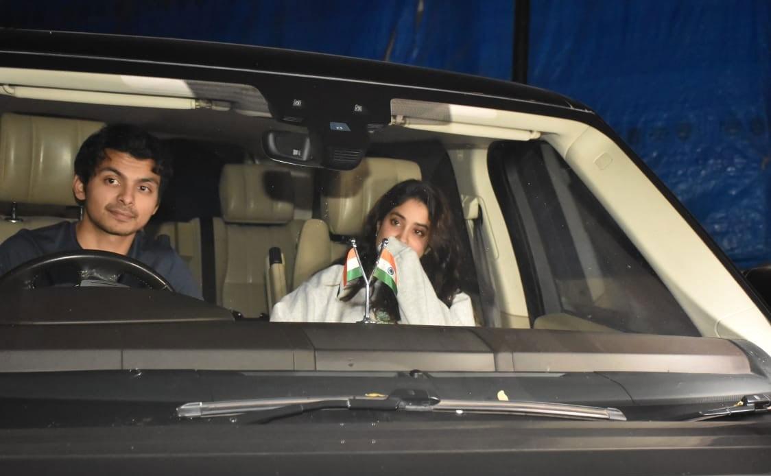 Janhvi Kapoor cover her face surprising all