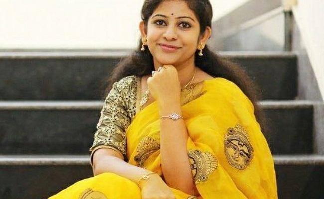 Yamini Sadhineni Forgets Her Trolling on Pawan?