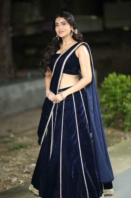 Rashi Singh Photos