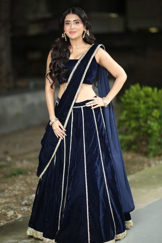 Rashi Singh Photos