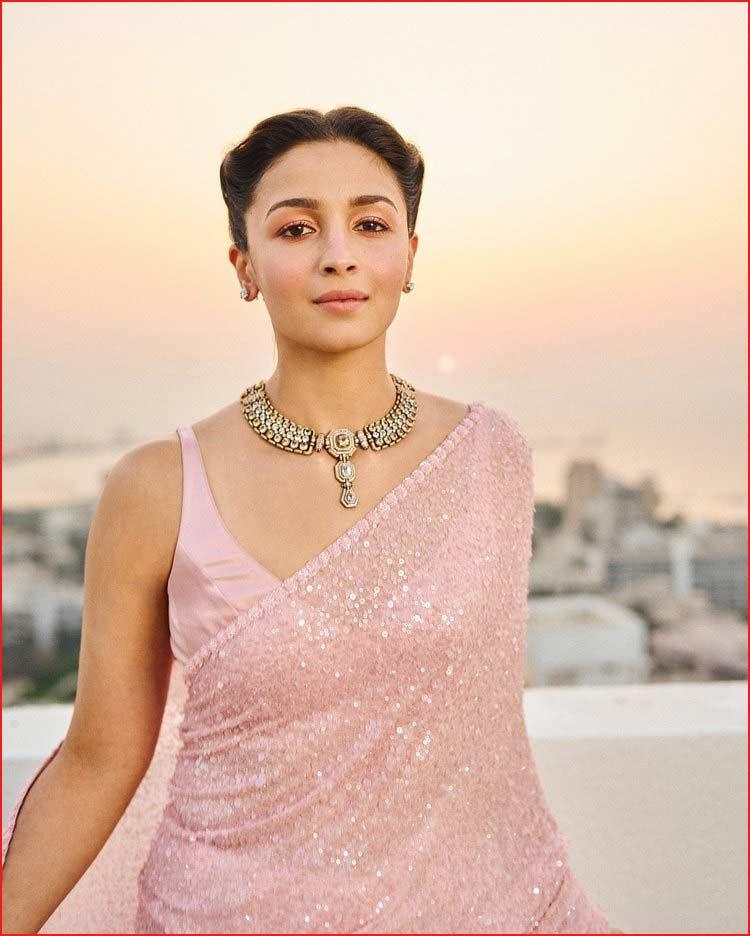 Alia Bhatt beutiful look viral