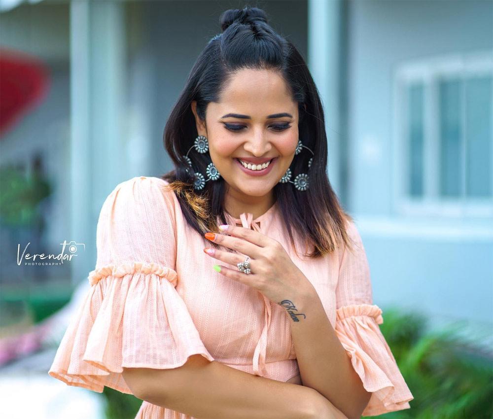 Anasuya quits jabardasth due to reasons