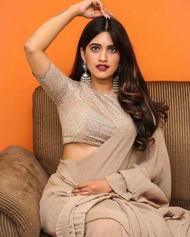 Anchor sravanthi chokarapu looks gergeous