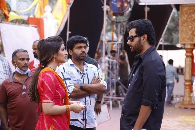 Balkrishna son Mokshagna visits the sets of Bhagavanth Kesari