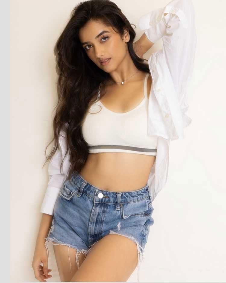 Bhagyashri Borse stunning look