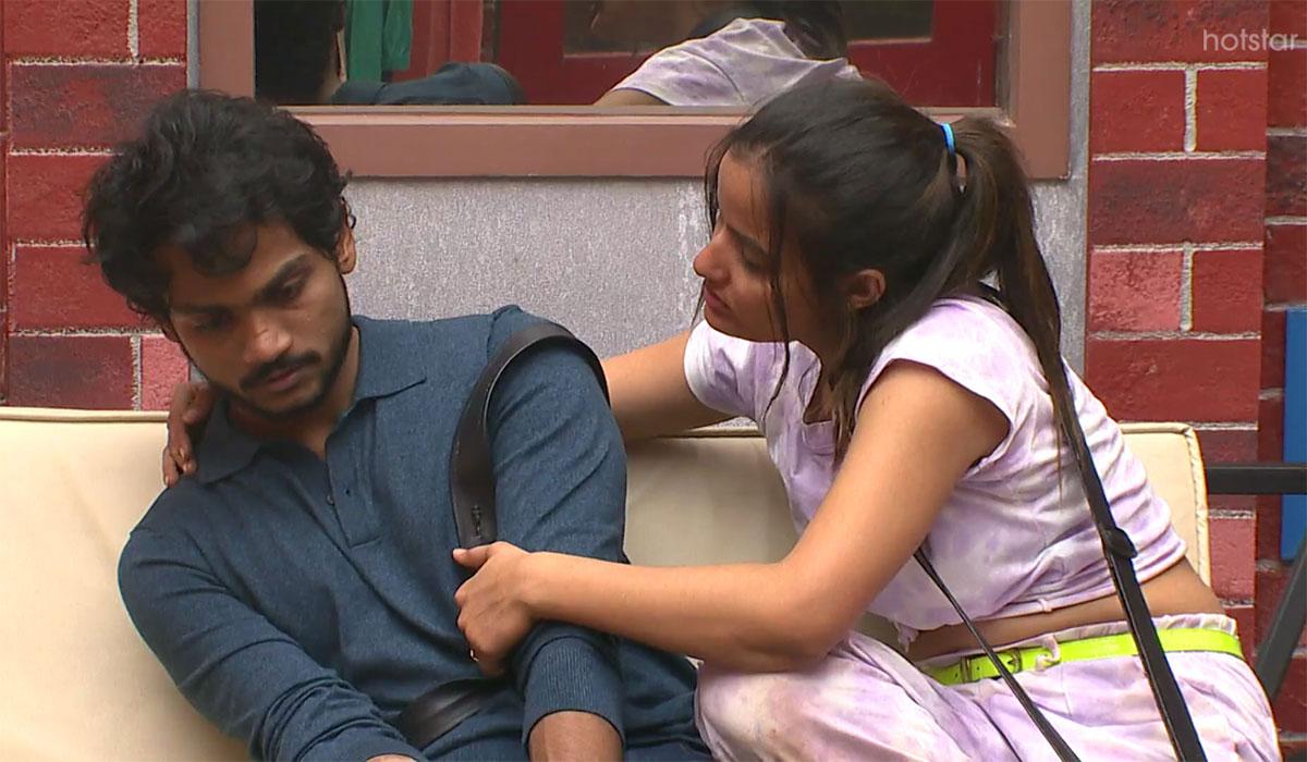 Bigg Boss 5 Trolls on Siri and Shanmukh Romance