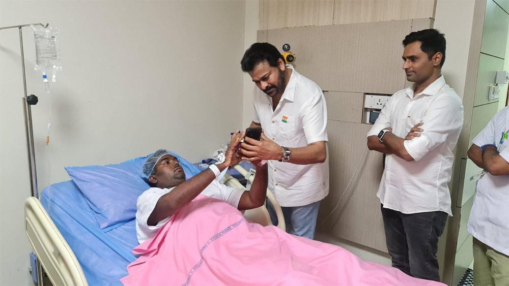 Chiranjeevi helps out ailing die-hard fan