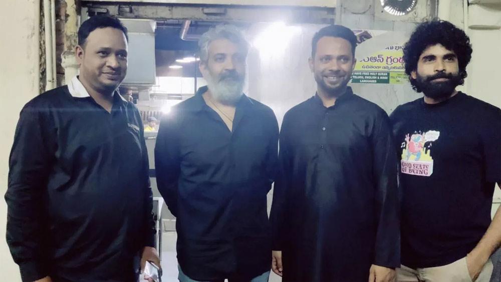 Director Rajamouli visits night bazaar at Charminar