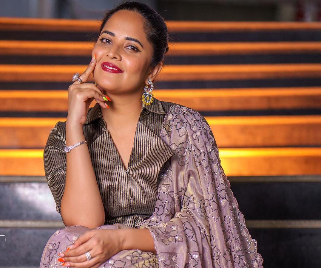 Emotionally, Anasuya bids farewell to Jabardast