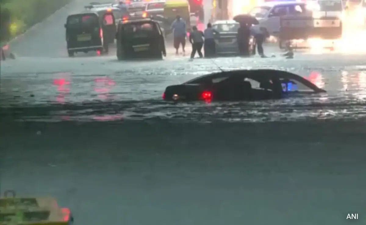 Heavy rains hit normal life in Delhi