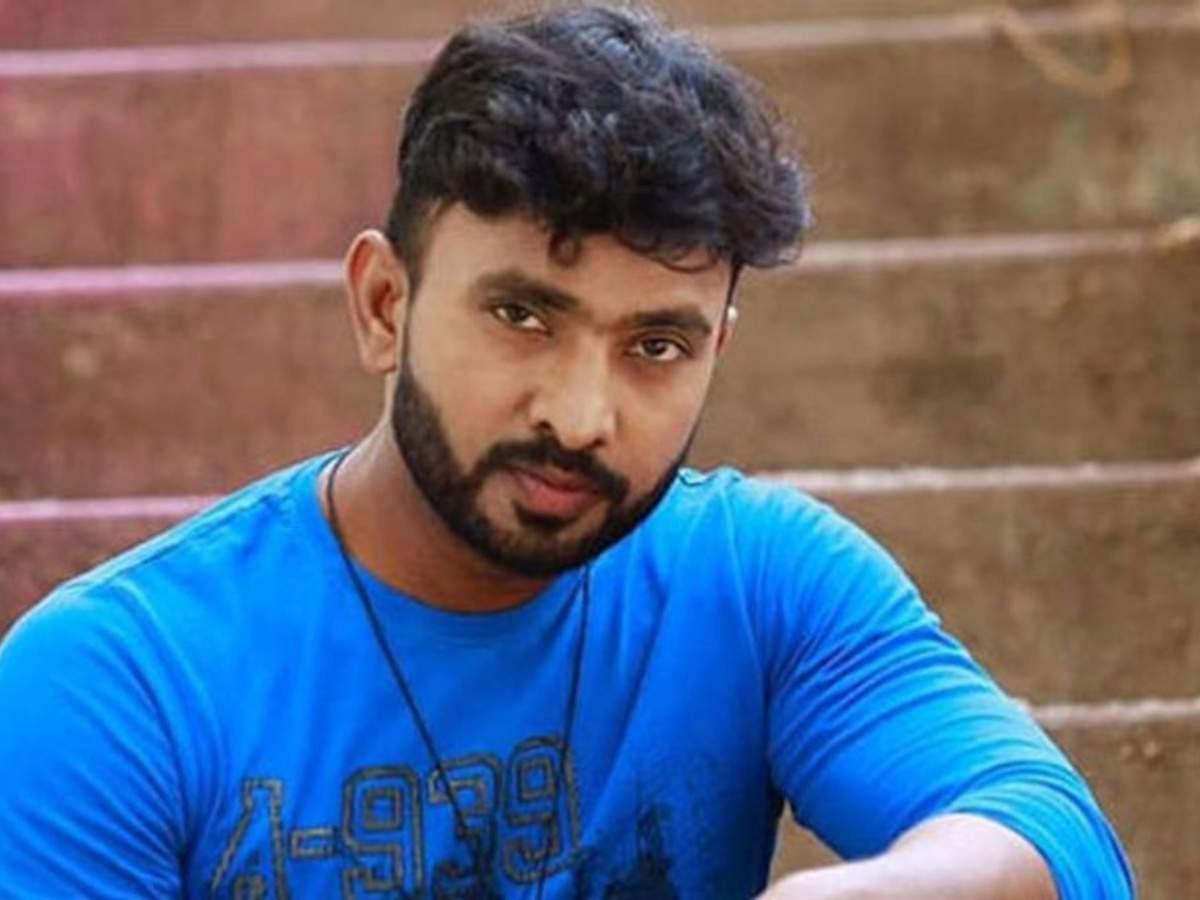 Jabardasth Adhire Abhi sustained serious injuries
