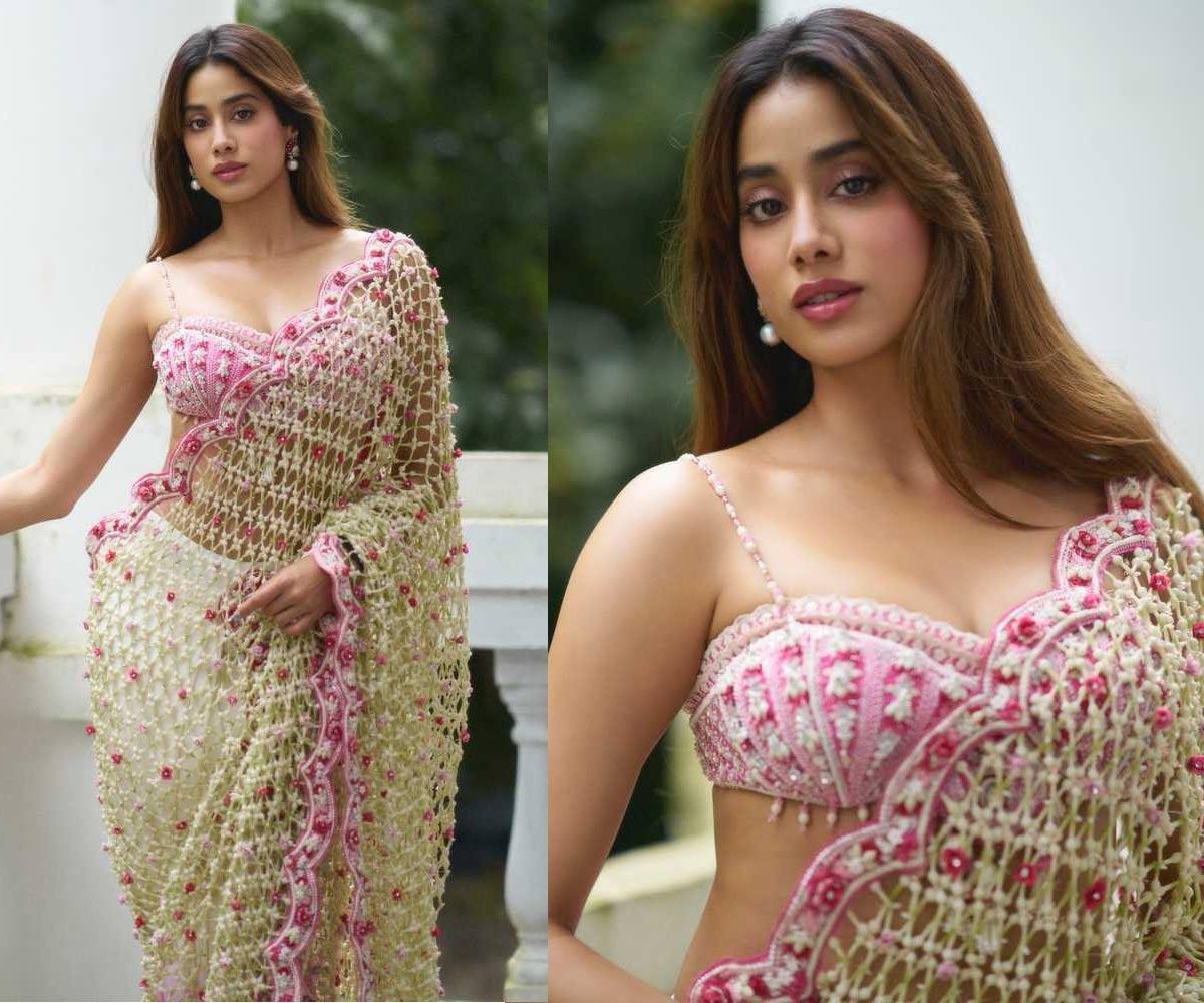 Janhvi Kapoor Looks Ethereal In Saree 