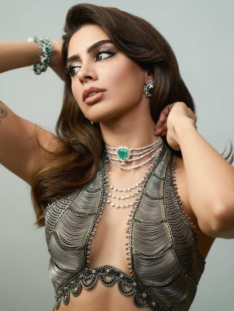 Khushi Kapoor - Sweet and Hot
