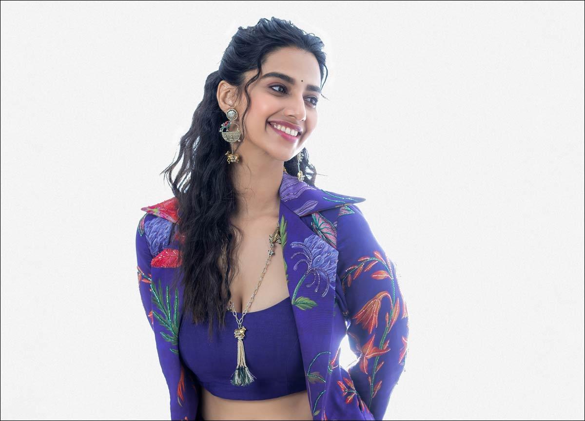 Meenaakshi Chaudhary Not AP Brand Ambassador, Clarifies Fact Check