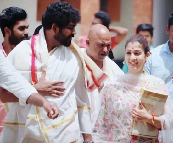 Nayanthara and Vignesh Shivan visit Kerala Chettikulangara temple