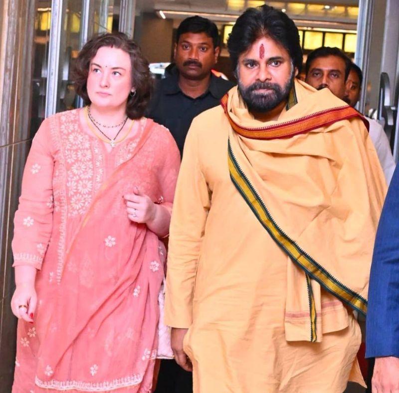 Pawan Kalyan arrives in Mumbai 