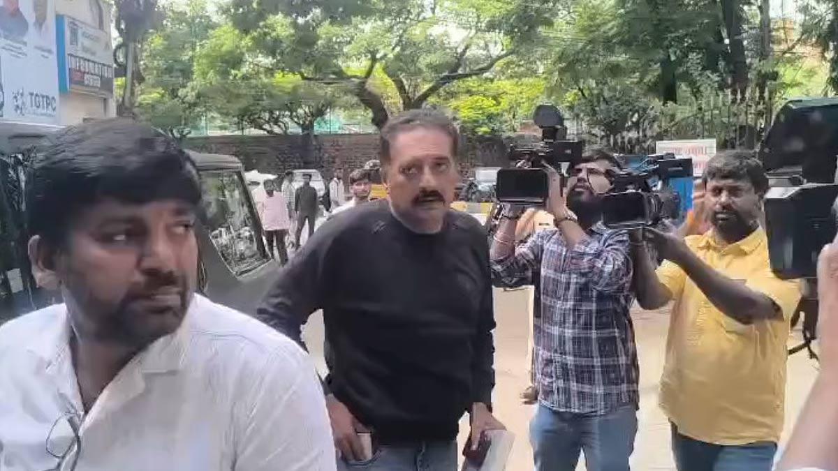 Prakash Raj appears before ED in Hyderabad