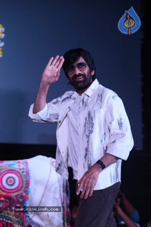 Ravi Teja at Bhartha Mahasayulaku Wignyapthi promotions