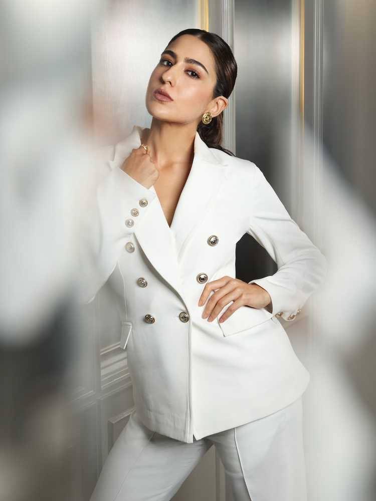 Sara Ali Khan latest look viral