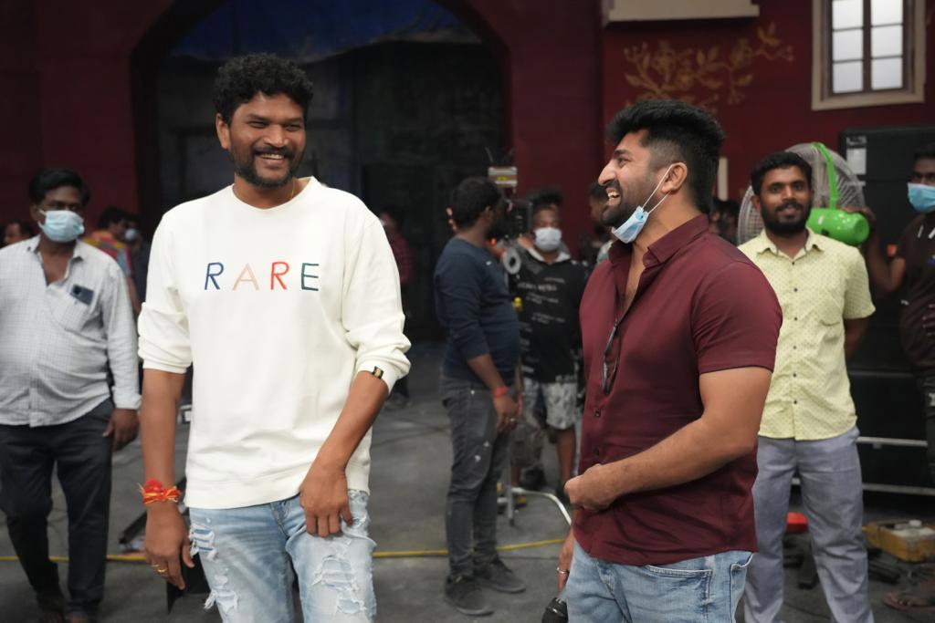 Sarkaru Vaari Paata Mass Song Shooting In A Massive Set