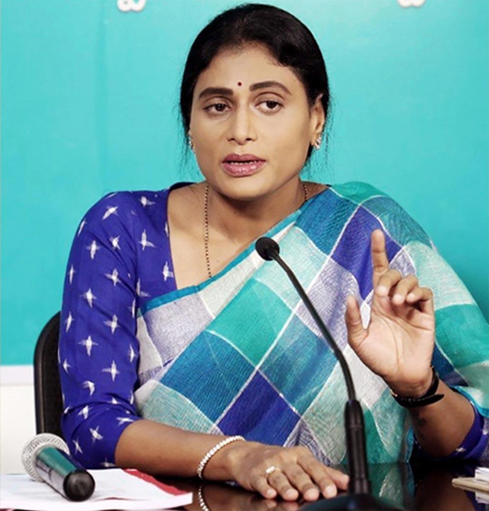 Sharmila likely to merge YSR Telangana party with Congress