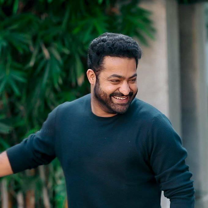 Shoulder pain issues to Jr NTR?