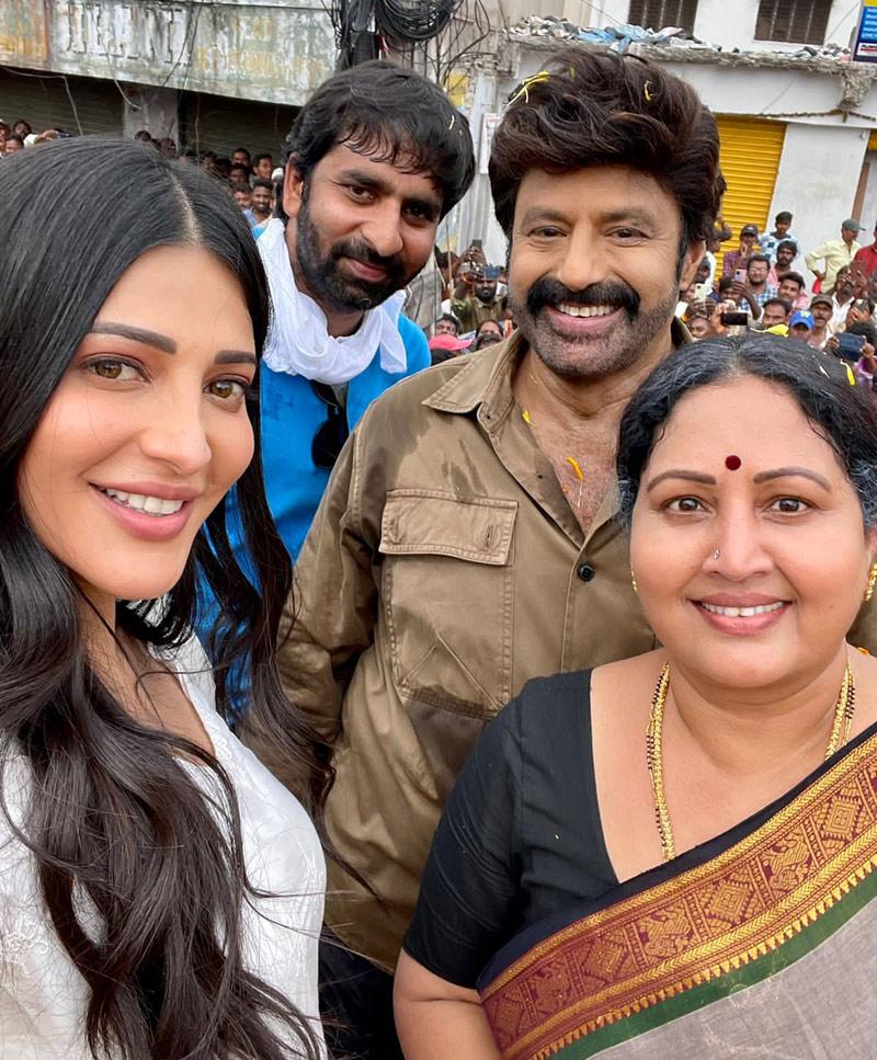 Shruti Haasan took a selfie with Balayya