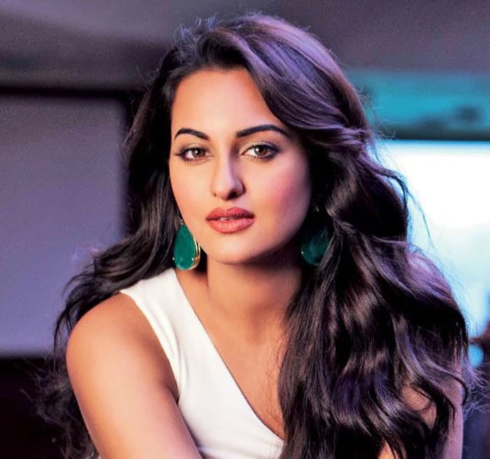 Sonakshi Sinha-Golden Leg Changes to Iron Leg