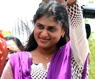 Sharmila seeks people's support to bring back Rajanna Rajyam