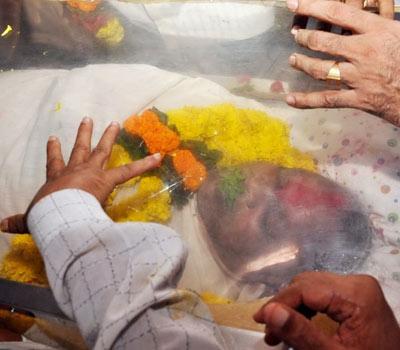 Yerran Naidu cremated at native village