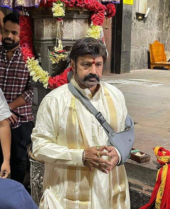 Akhanda success roar: Balakrishna's temple prayer