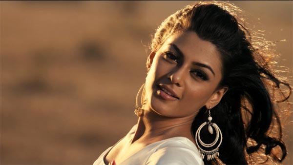 Anisha Cashes on Rakul Absence!