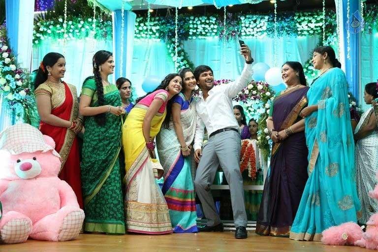 'Bhale bhale Magadivoi' Rocks with Positive Talk