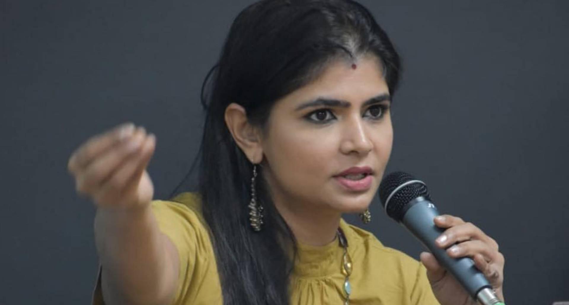 Chinmayi Schools Netizen Over Karthika Deepam Teaser