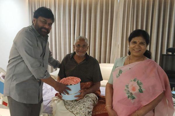 Chiranjeevi Couple Visits Murali Mohan