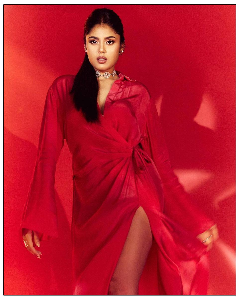 Faria Abdullah Sizzles In Jaw Dropping Pink Gown