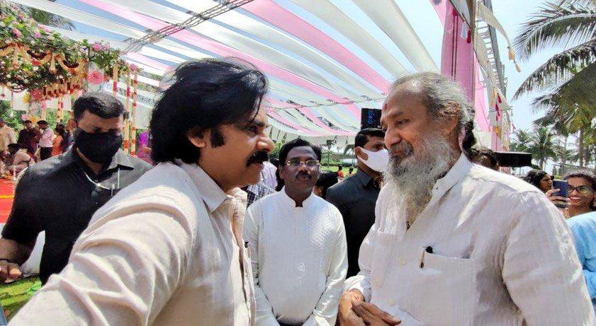 Hari Hara Veera Mallu: Pawan's intense discussions with Thota Tharani