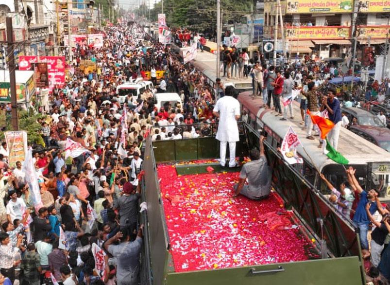People waiting to meet and shake hands with Pawan Kalyan