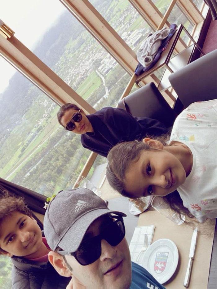 Mahesh Cleanly Shaven Look at Scenic Location
