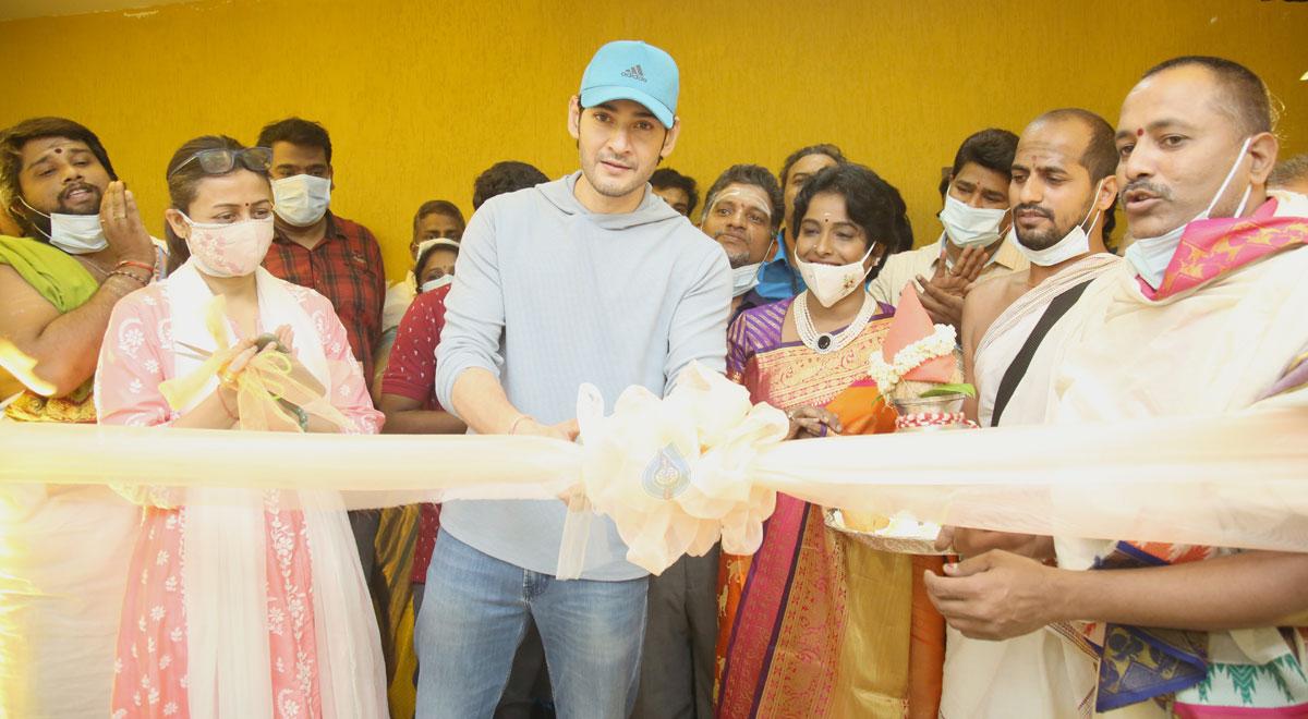 Mahesh Babu launches Chakrasidh
