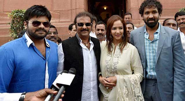 Manchu Family Solidarity to Mudragada