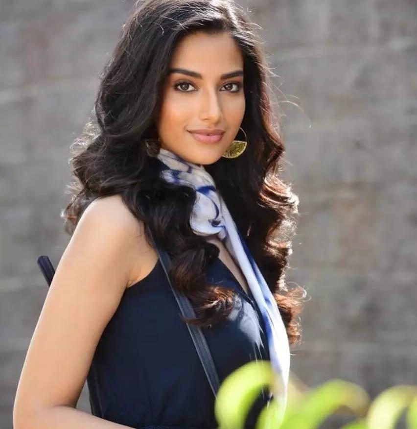 Meenakshi Chaudhary feelings on liplocks
