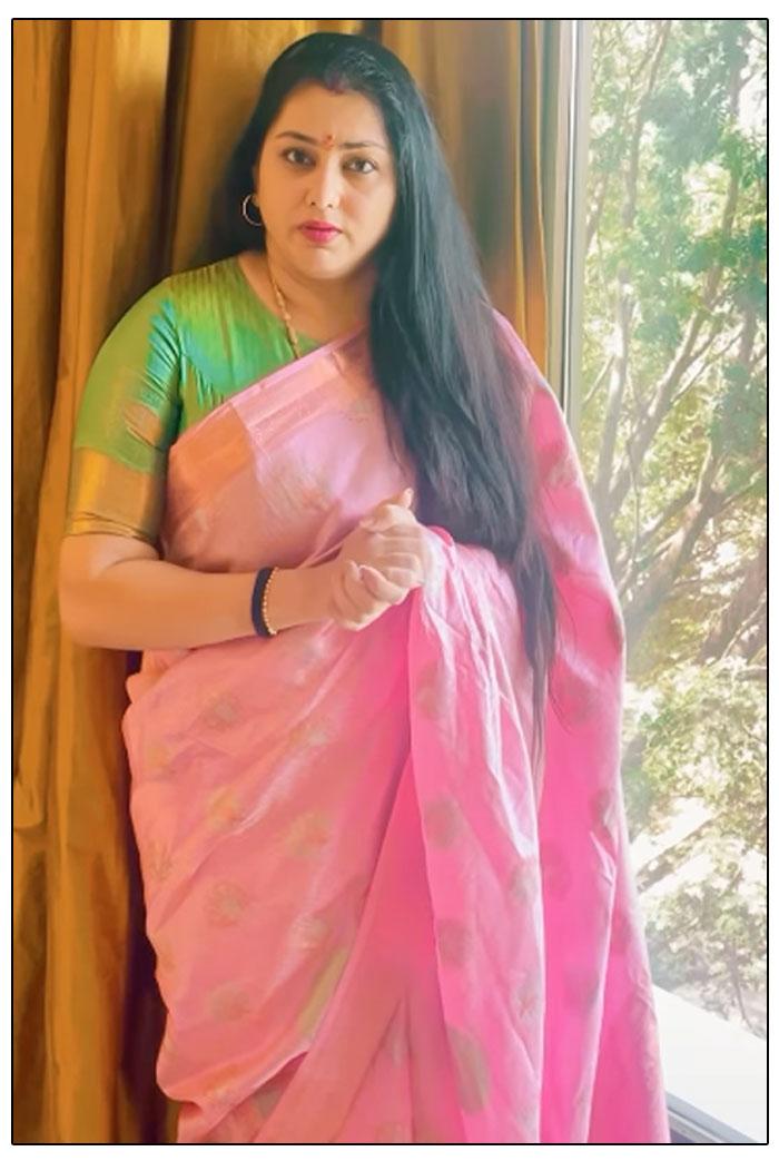 Namitha Shocking Experience At Madurai Meenakshi Temple