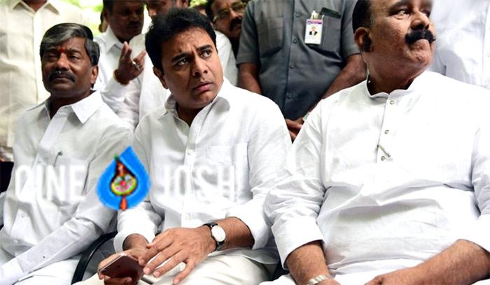 Nayani, Padma Rao, KTR appear before Railway Court