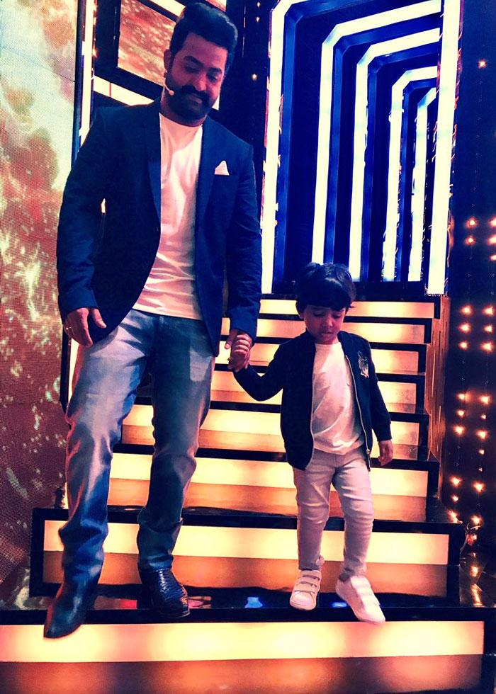 NTR Cheered Fans in Bigg Boss Show