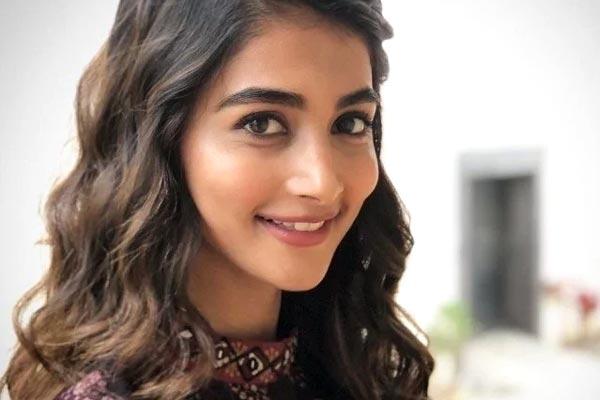 Pooja Hegde Says Sarileru Neekevvaru