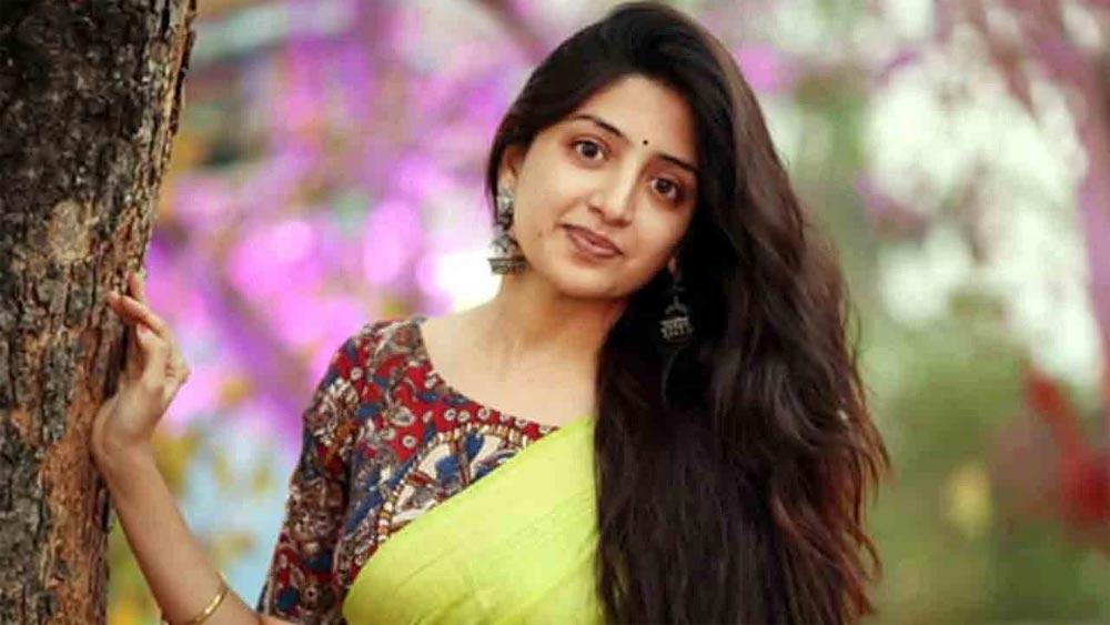 Poonam Kaur comes with a powerful post
