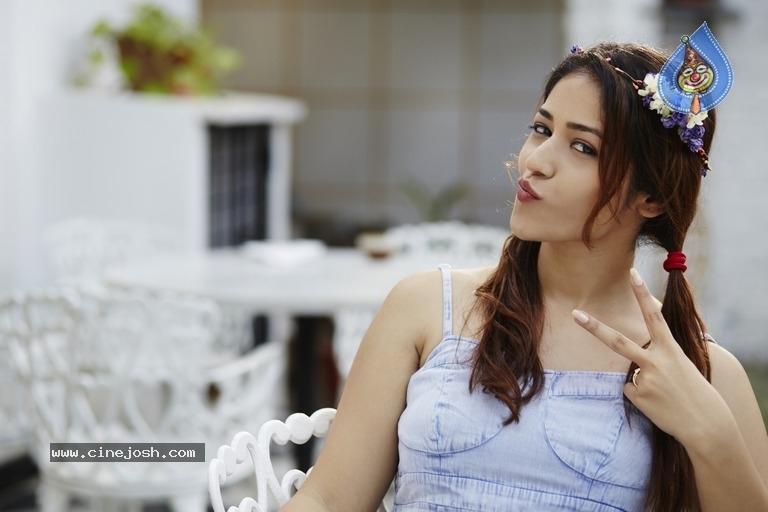 No Takers For Devarakonda Heroine