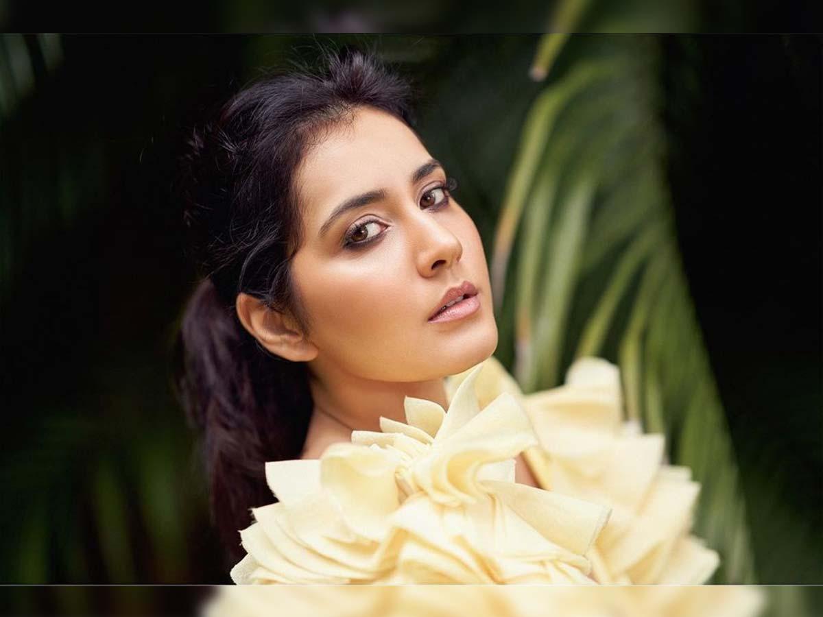 Audience In For A Treat: Raashi